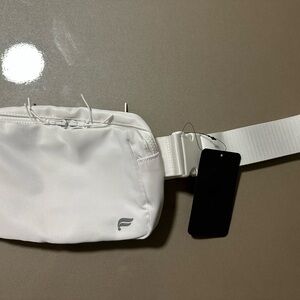 Fabletics The Big Belt Bag White – Hidden Pocket – Zip Pocket